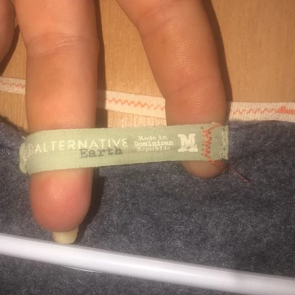 My FAVORITE Giraffe sweatshirt!!! - Picture 3 of 4